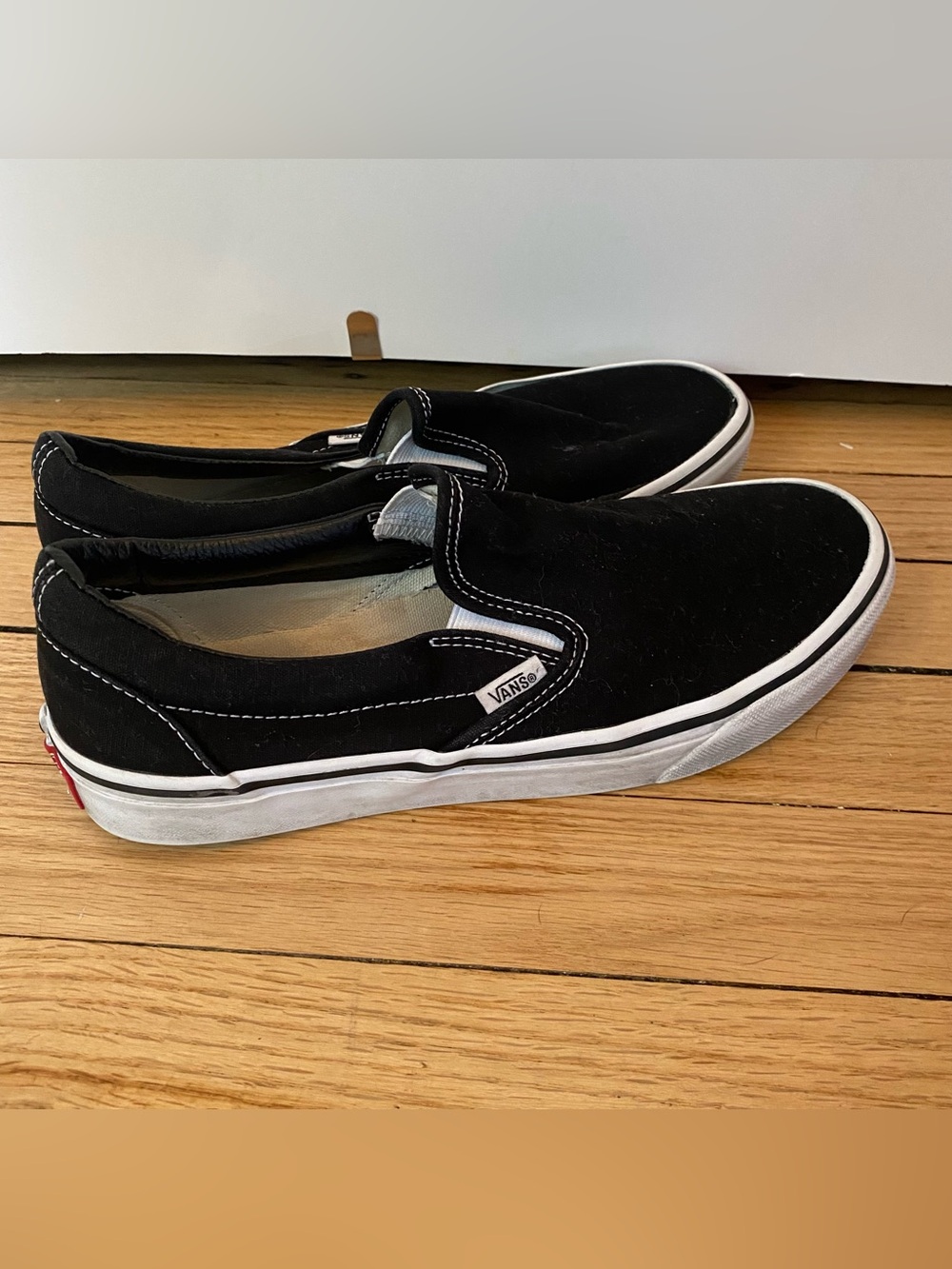 Vans Slip on Shoes Women’s 9 Solid black skate sneakers Casual Grunge Skater